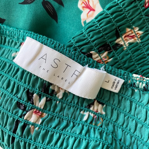 ASTR the Label Green Floral Tank Top - Picture 6 of 7